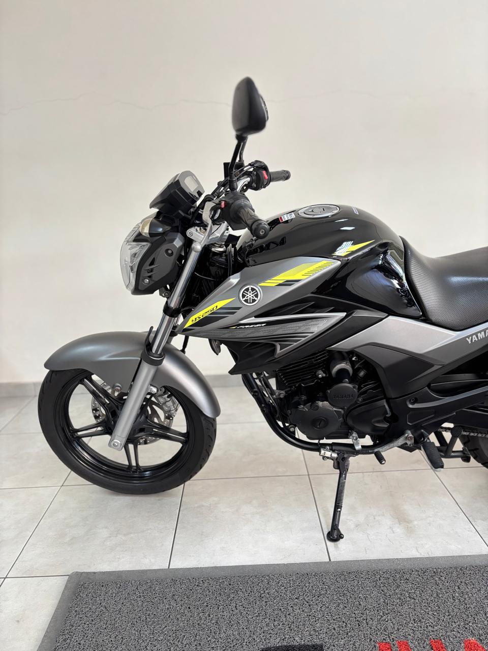 Yamaha Fazer 250  2015/2016 (4)